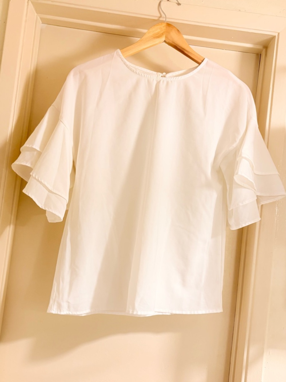 NWOT SHEIN White Tiered Ruffle Sleeve Blouse